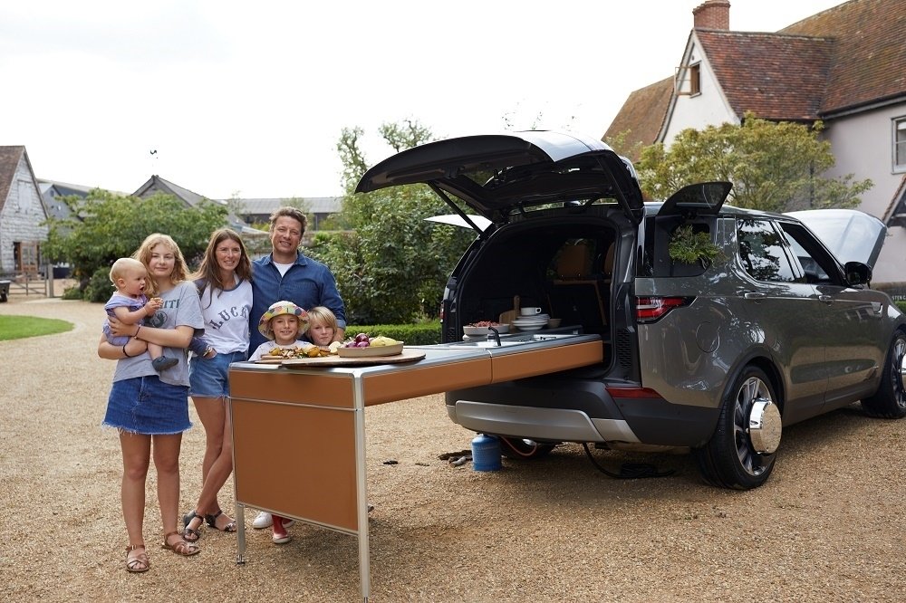 Land Rover Monta Cozinha Móvel Para Jamie Oliver