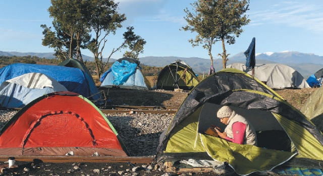 Barracas de Camping São Usadas Em Acampamento de Imigrantes Improvisado na Grécia
